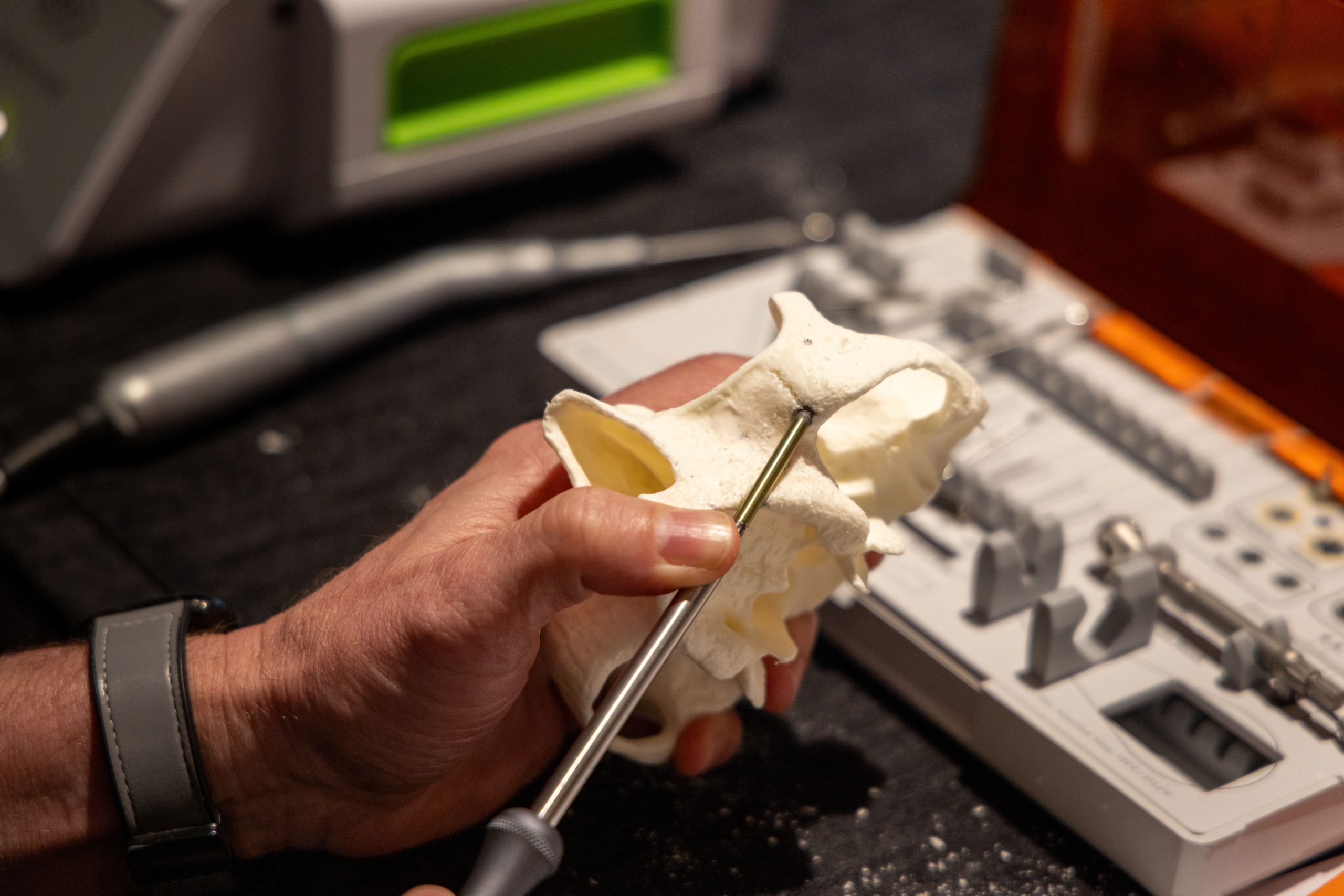 An attendee places a zygomatic implant in a dry hands-on model.